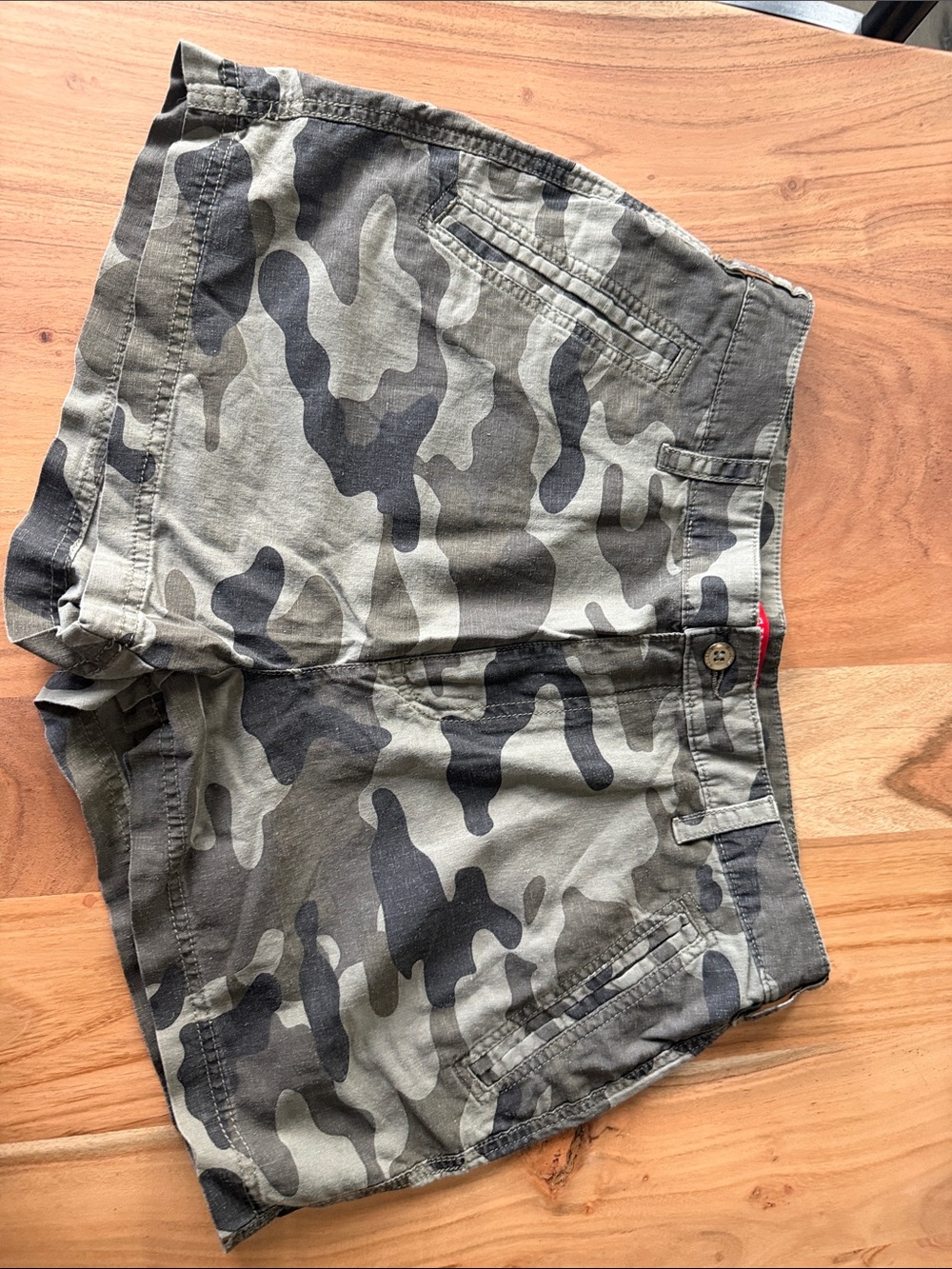 Guess Women's Camouflage Cotton Shorts in Green and Black